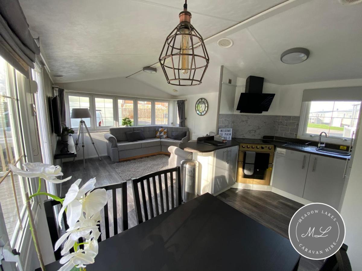 Palm Grove 2- Golden Palm - Pet Friendly, Wifi, Bed Linen, Central Heating - Meadow Lakes Caravan & Lodge Hire Chapel Saint Leonards Exteriör bild