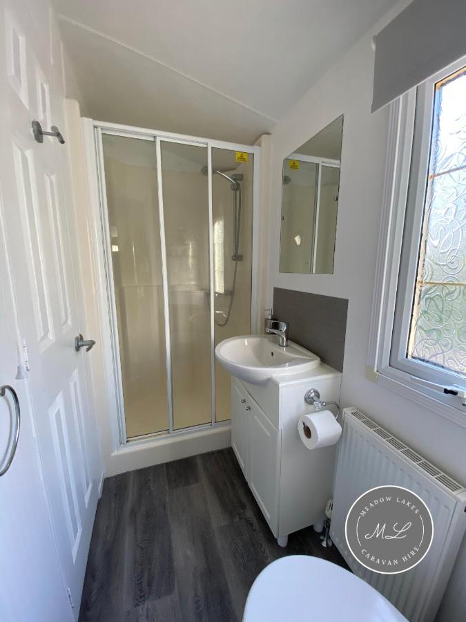 Palm Grove 2- Golden Palm - Pet Friendly, Wifi, Bed Linen, Central Heating - Meadow Lakes Caravan & Lodge Hire Chapel Saint Leonards Exteriör bild